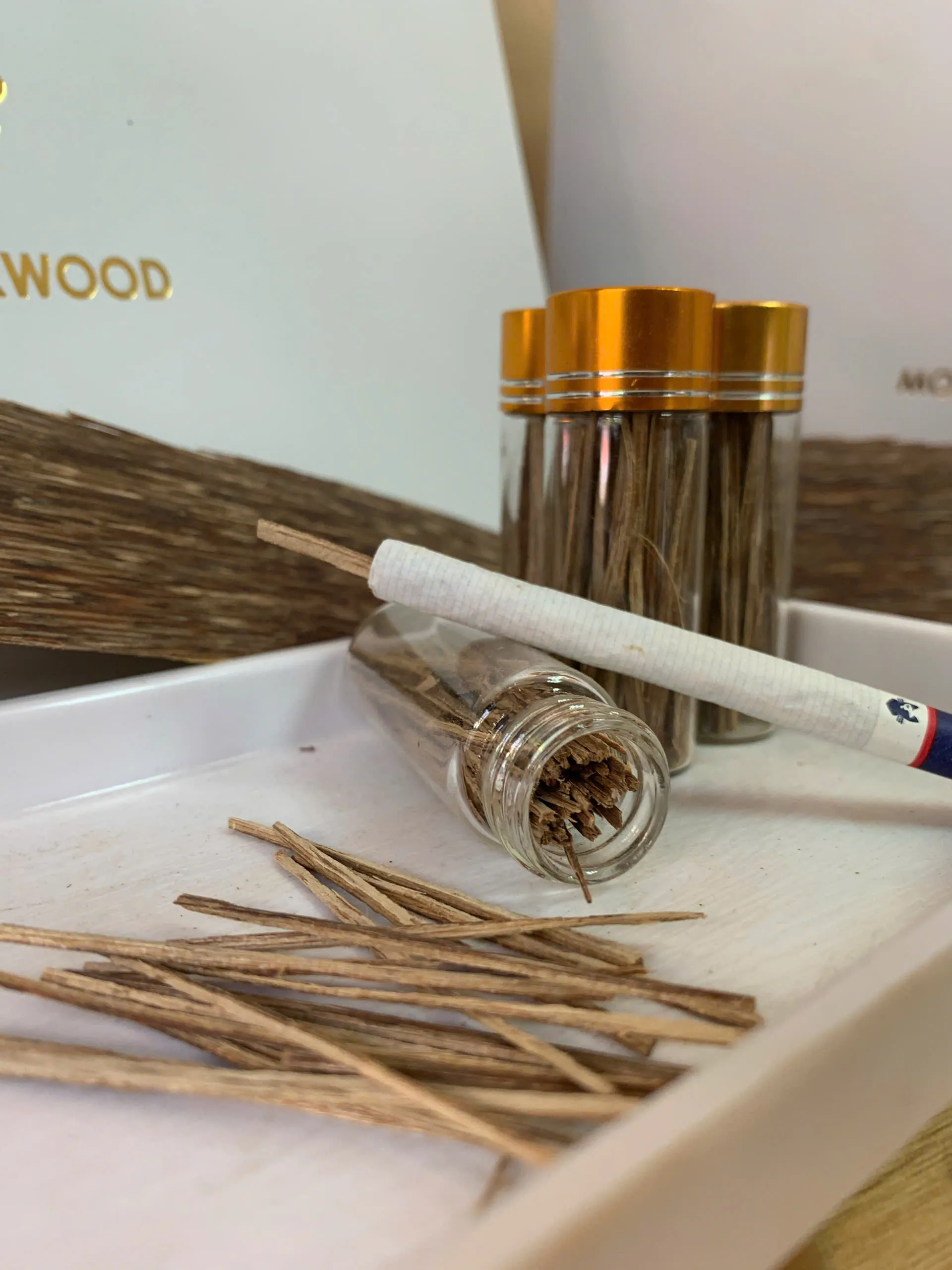 Natural Agarwood Toothpicks – Flavor Enhancing Oud Sticks for Smoking